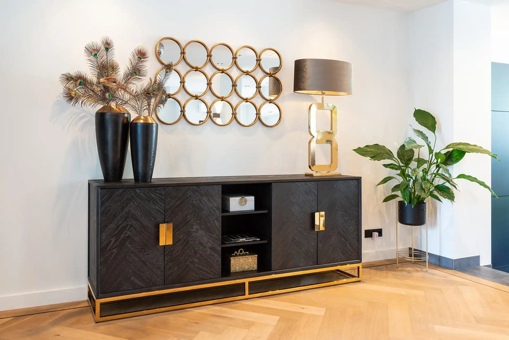 Moodfoto Sideboard Blackbone Gold mit 4 Türen und 1 offenes Regal aus dunklem Eichenfurnier im Fischgrätenmuster , Gestell und Griffe aus rostfreiem Stahl in Gold