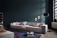 Moodfoto Sofa Upper East 3 Sitzer XL in Stoff grau und Dekokissen