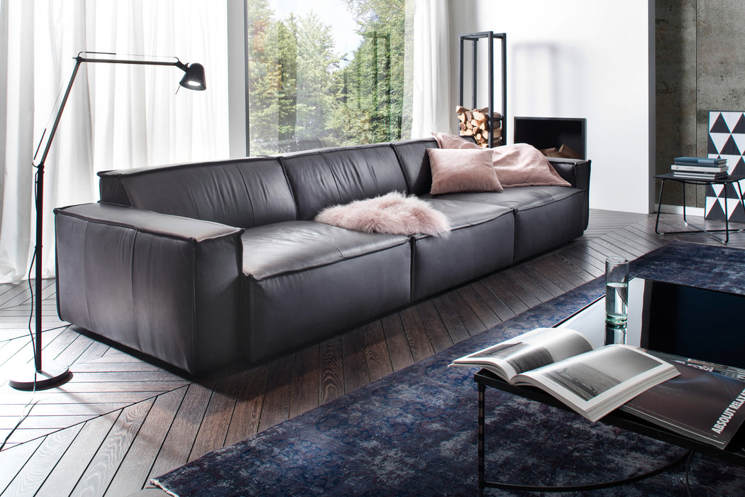 Moodfoto Sofa Upper East 3 Sitzer XL in anthrazit Leder Stoff und Dekokissen